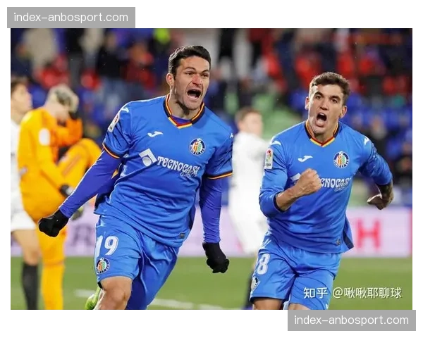 战术复盘：富勒姆如何用高位逼抢逼平曼联