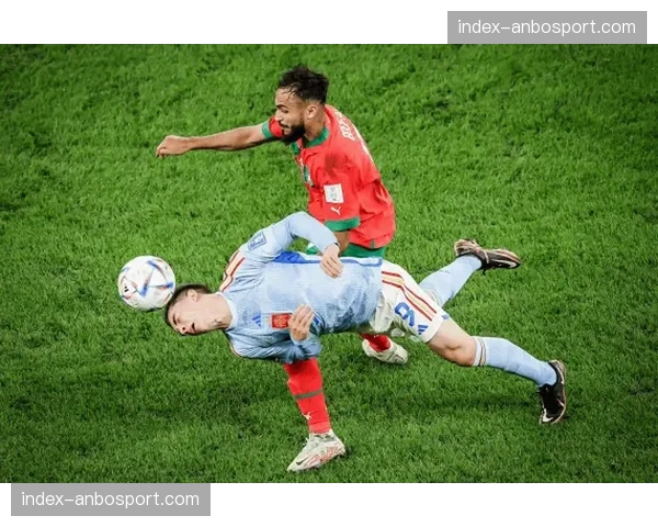 评论观点:哈维的临场调整再遭质疑,换下加维导致中场失控。 评论观点:哈维的临场调整再遭质疑,换下加维导致中场失控。